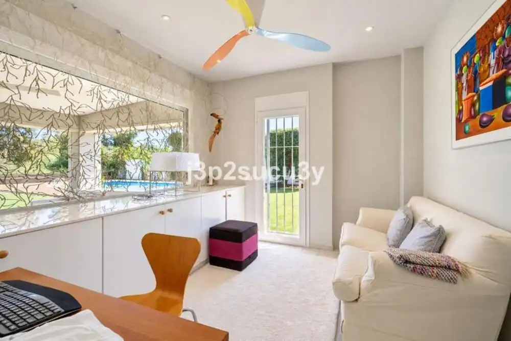 Vista exterior de Casa o xalet de lloguer en Marbella amb Aire condicionat, Jardí privat i Terrassa