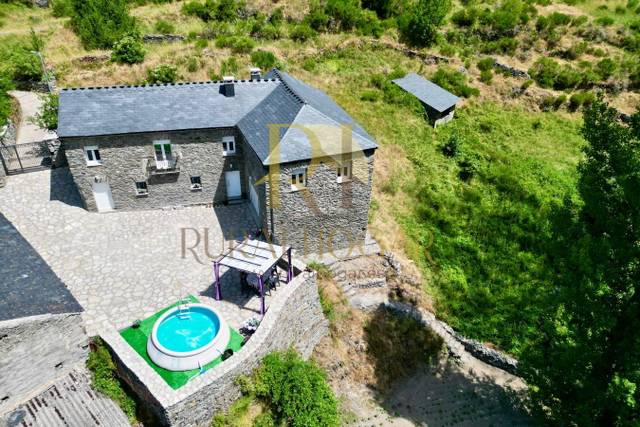 Casa-chalet en Venta en Murias de Paredes