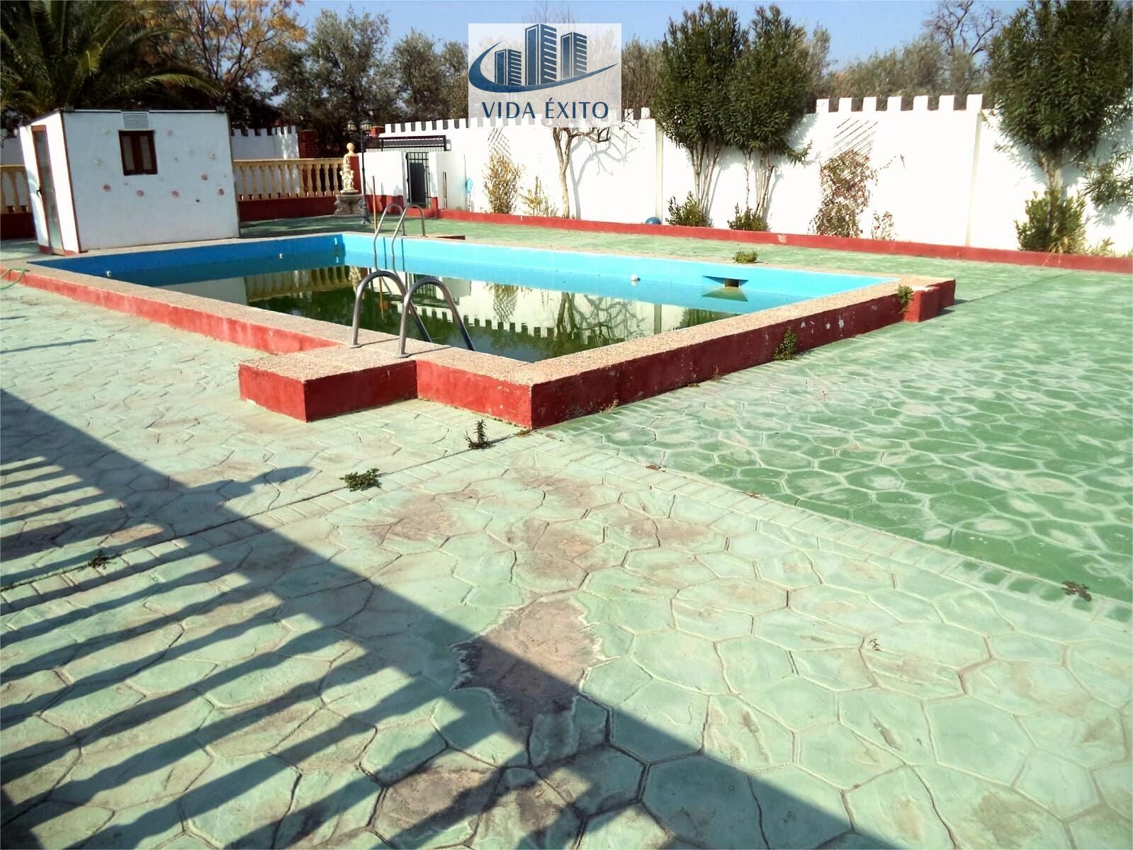 Piscina de Casa o xalet en venda en  Jaén Capital amb Aire condicionat, Calefacció i Jardí privat