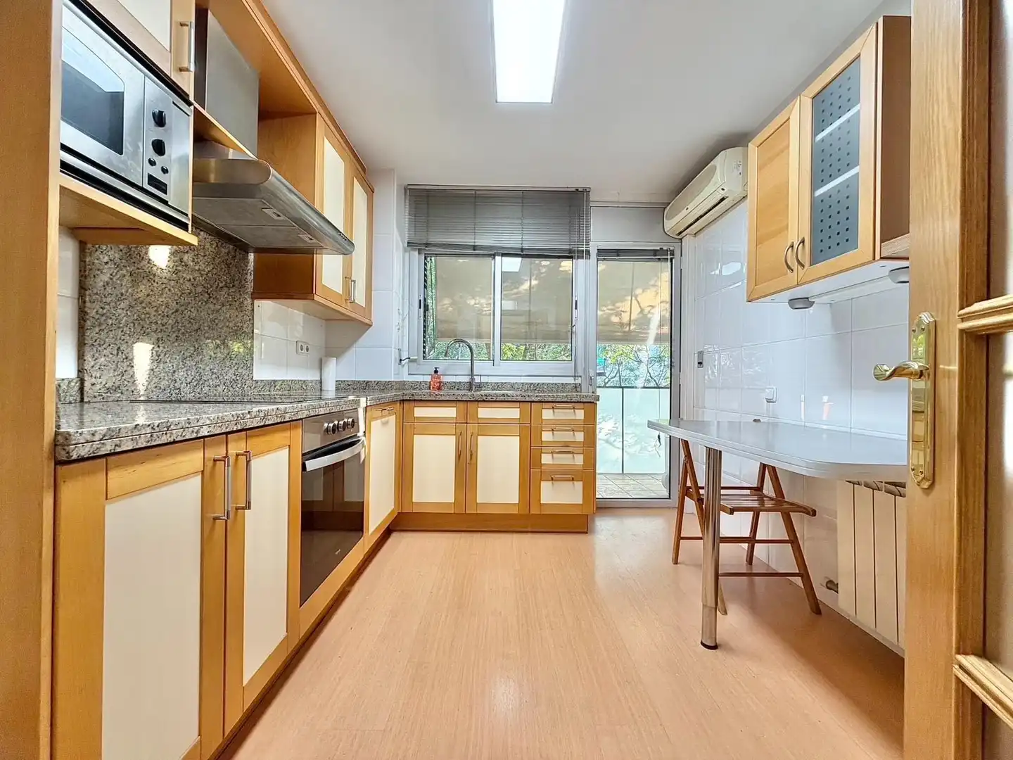 Cocina de Piso de alquiler en Terrassa con Calefacción, Parquet y Balcón