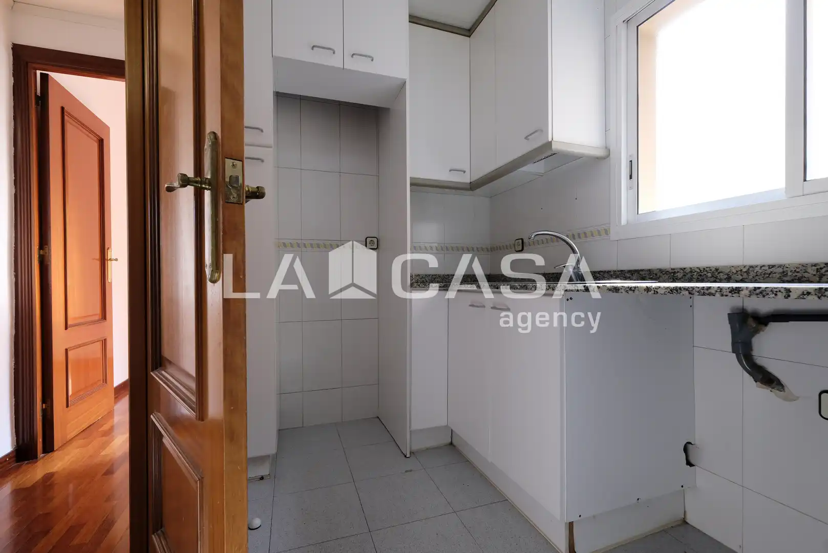 Cocina de Piso en venta en Barcelona con Calefacción y Balcón