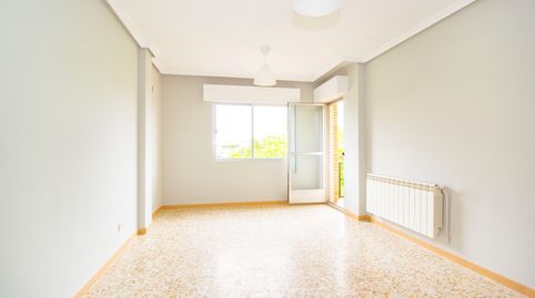 Foto 2 de Piso en venta en Calle Isaac Albéniz, Fuentebella -San Felix - El Leguario, Parla
