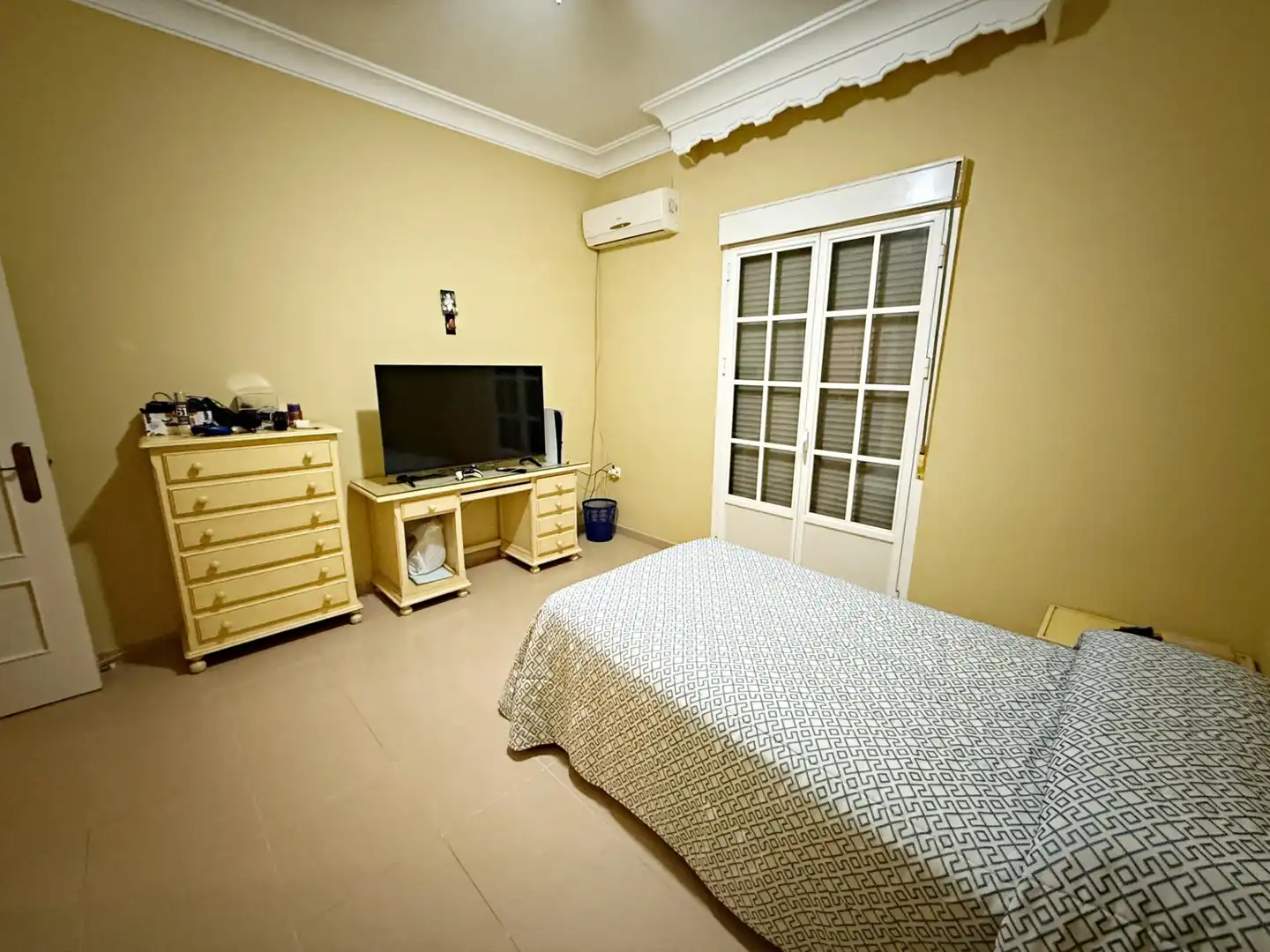 Habitación de Casa adosada en venta en Pilas con Aire acondicionado y Terraza