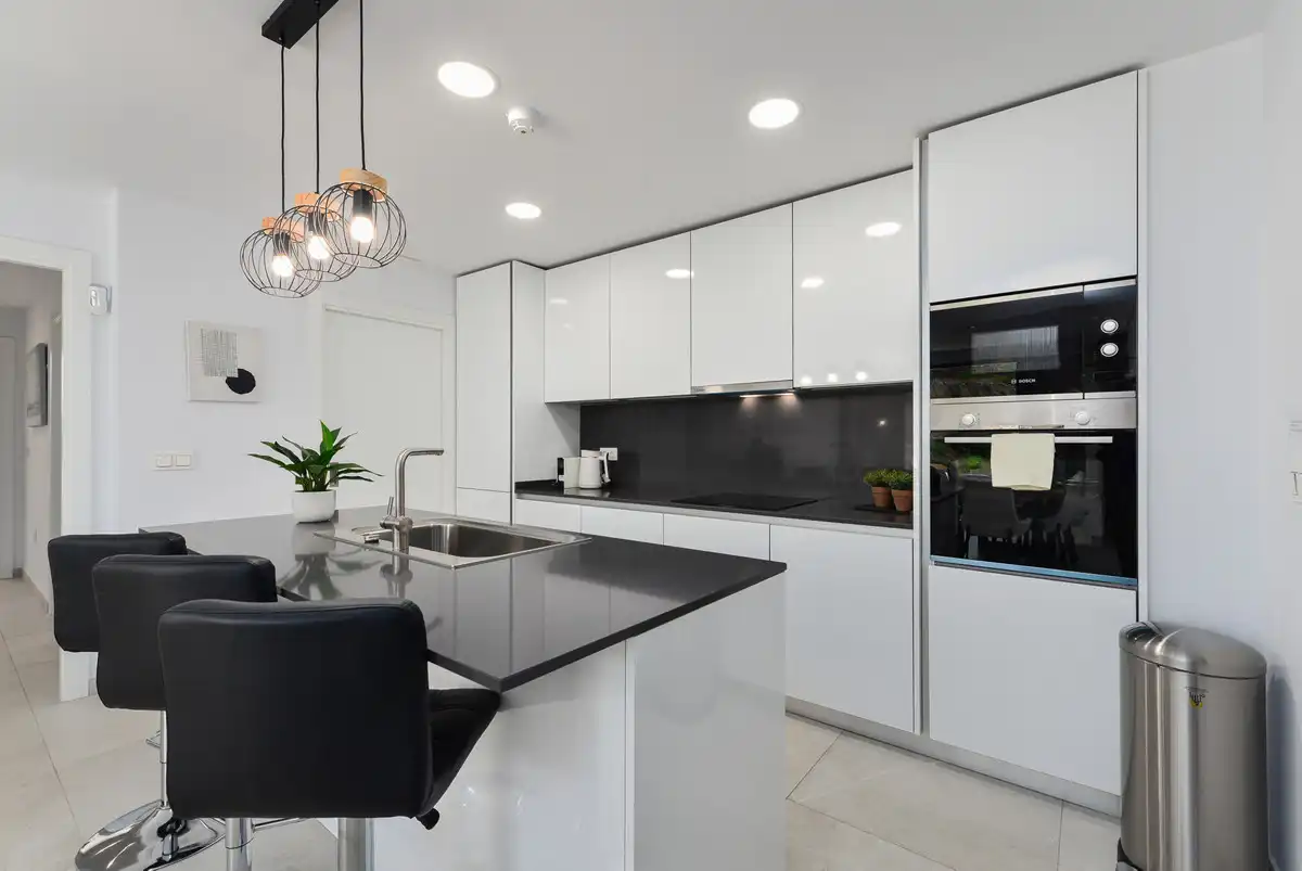 Cuina de Dúplex en venda en Benahavís amb Aire condicionat, Terrassa i Traster