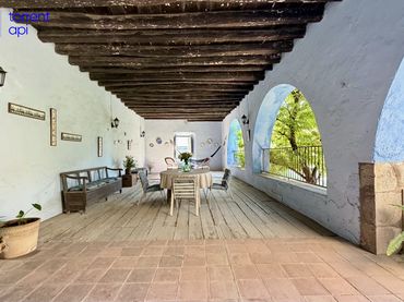 Casa rústica amb balcó en venda a Torroella de Montgrí