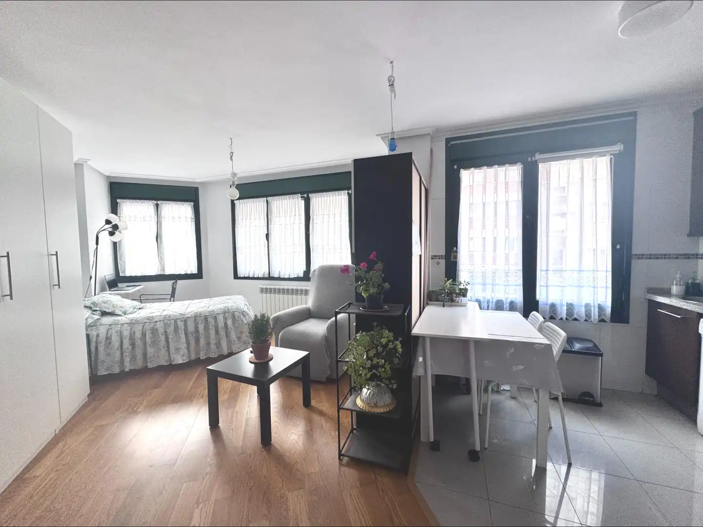 Habitación de Estudio de alquiler en Oviedo  con Calefacción y Amueblado