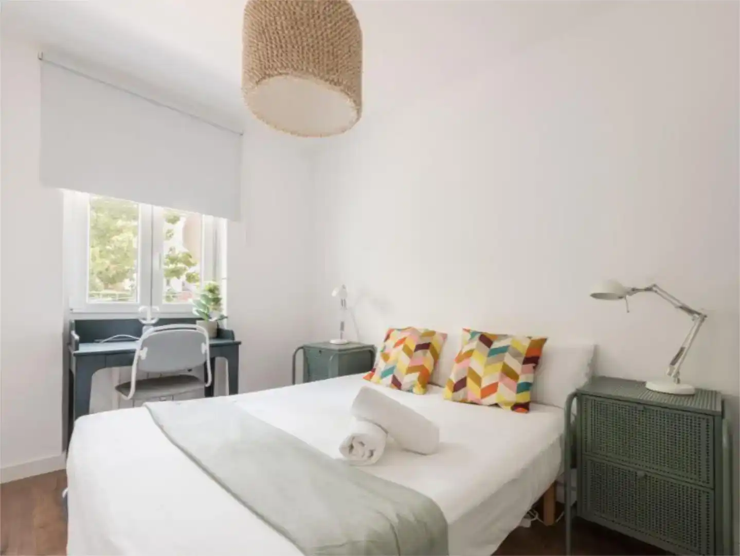 Habitación de Piso de alquiler en  Logroño con Aire acondicionado, Parquet y Amueblado
