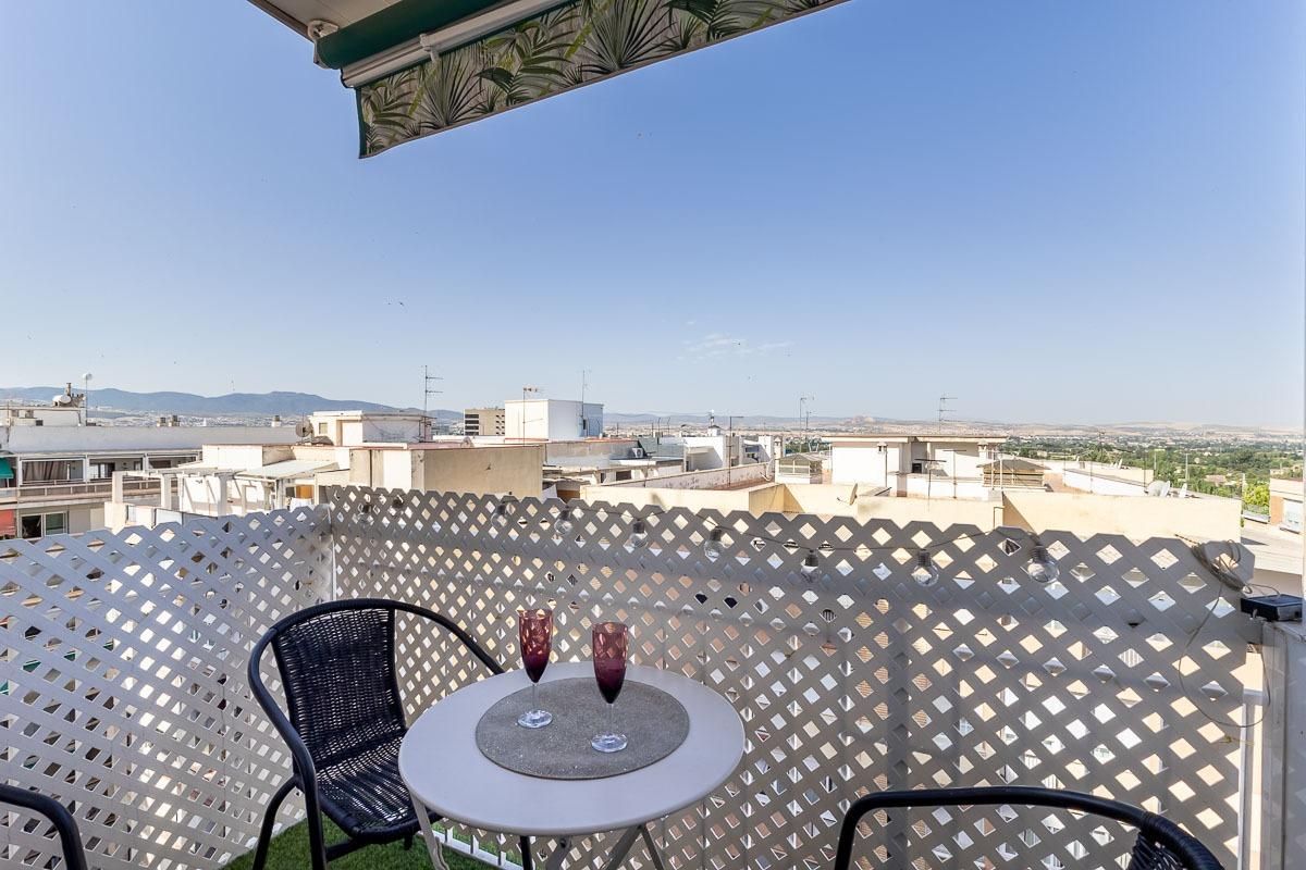 Terraza de Piso en venta en  Granada Capital con Calefacción y Terraza