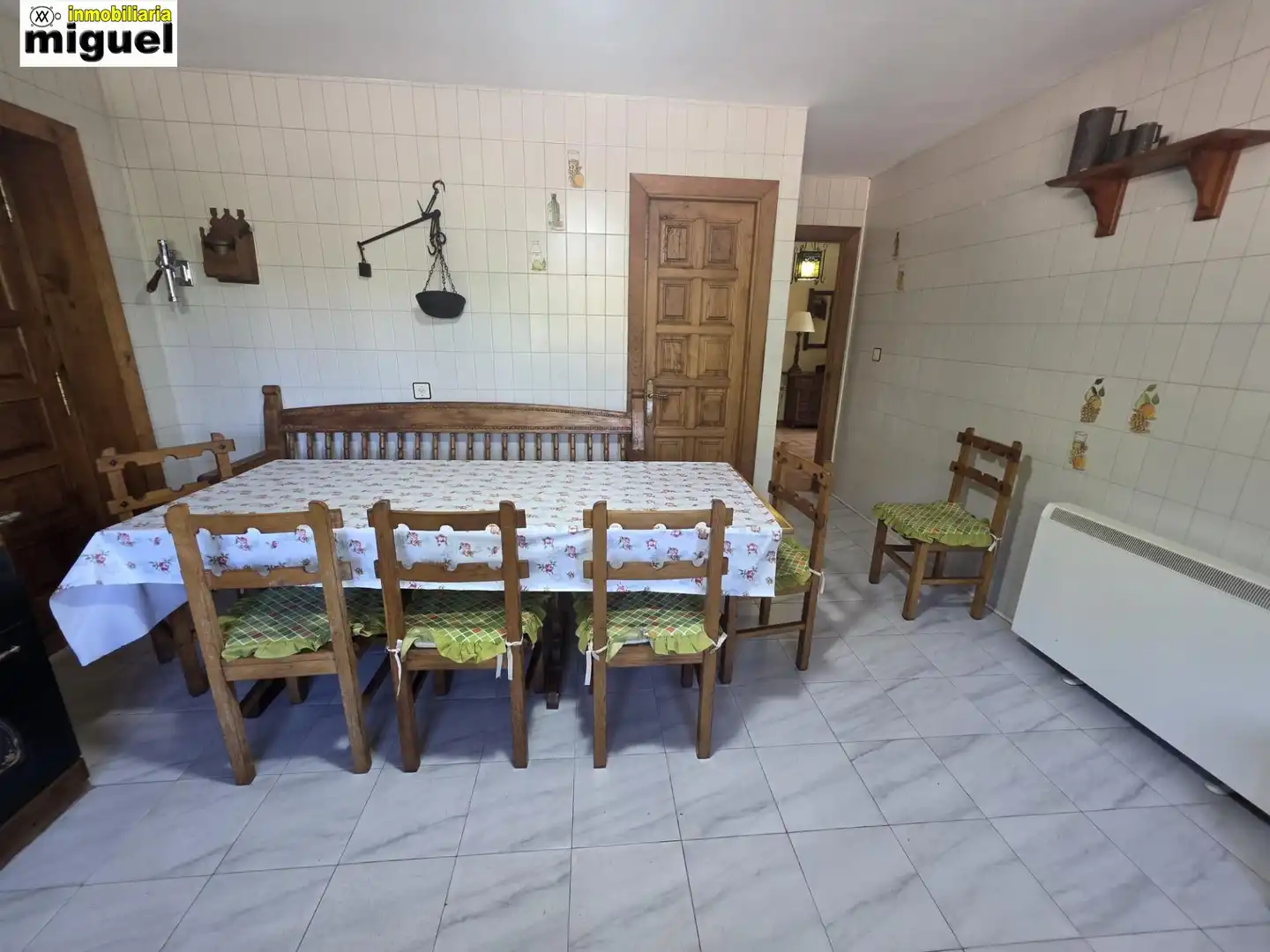 Menjador de Casa o xalet en venda en Llanes amb Calefacció, Jardí privat i Terrassa