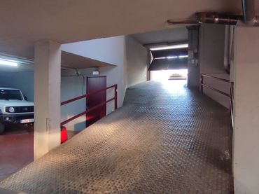 Individual en alquiler en Avinguda de la Indústria 25