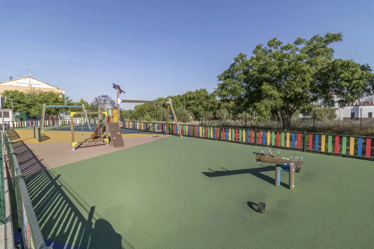 Vista exterior de Casa adosada en venta en Espartinas con Aire acondicionado, Terraza y Piscina