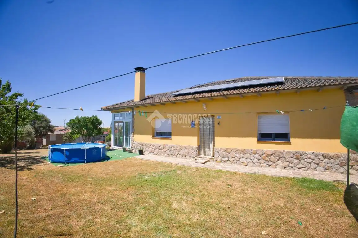 Vista exterior de Casa o chalet en venta en Calvarrasa de Arriba con Calefacción y Terraza