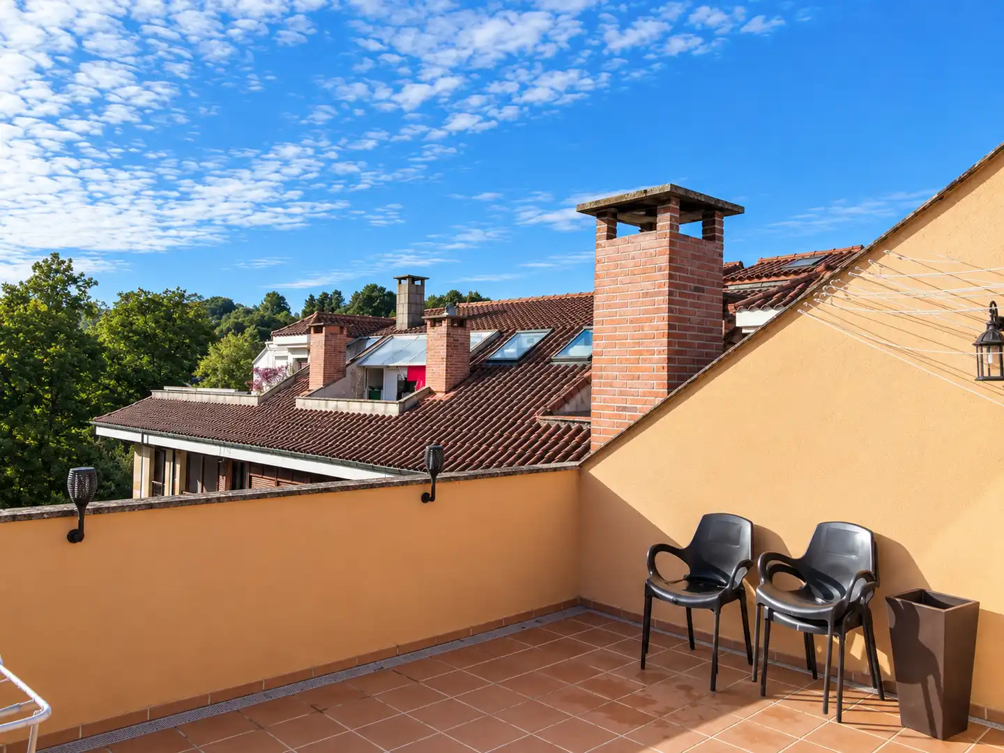 Terrasse von Dachboden zur Miete in Santa María de Cayón mit Heizung, Terrasse und Abstellraum