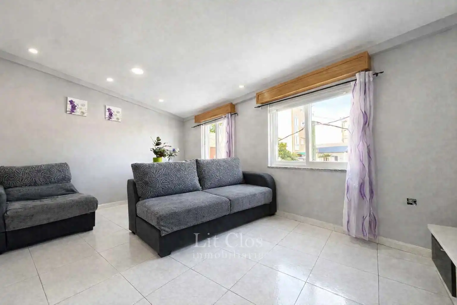 Sala de estar de Piso en venta en O Barco de Valdeorras   con Calefacción y Trastero