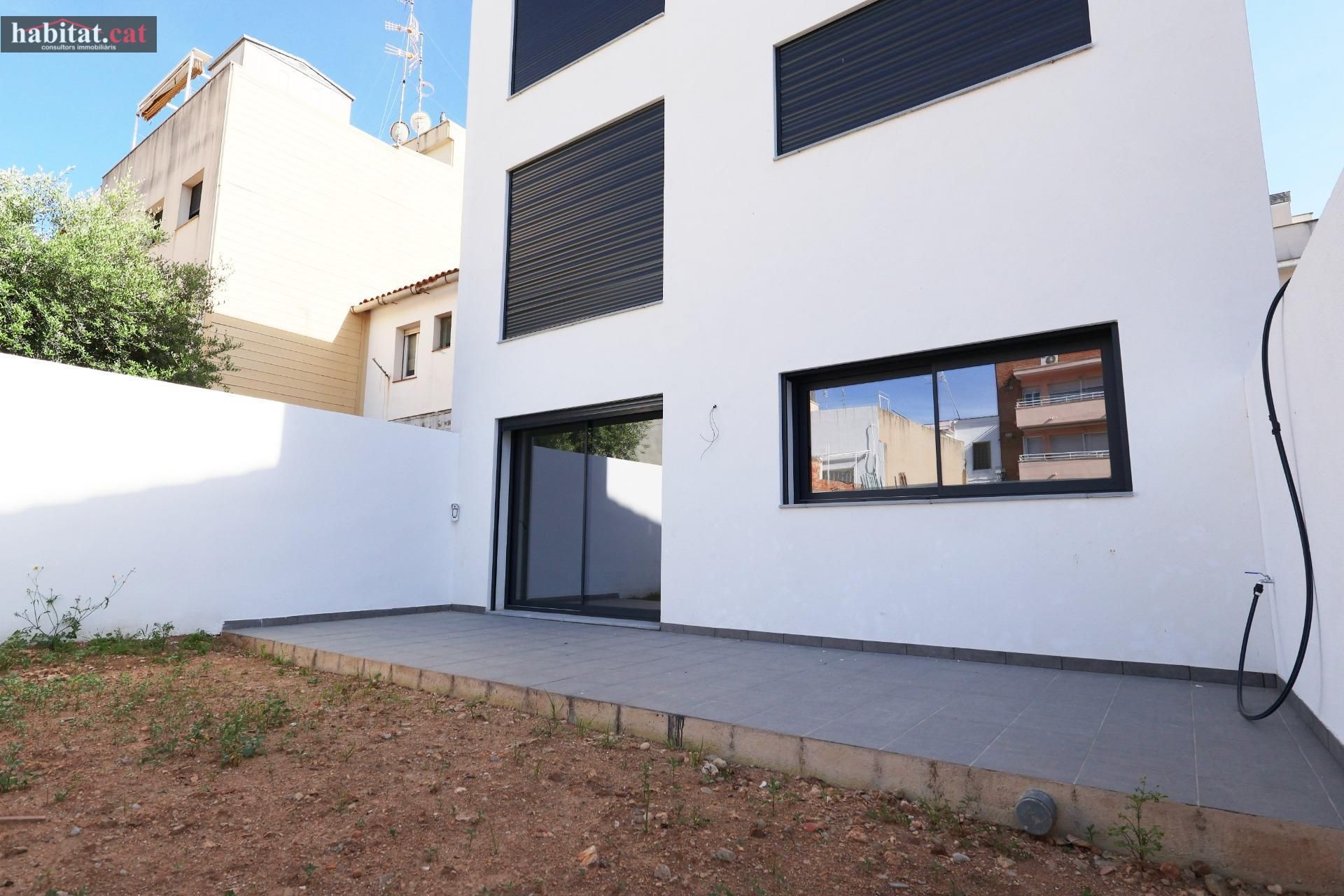 Vista exterior de Planta baixa en venda en Cubelles amb Calefacció i Terrassa