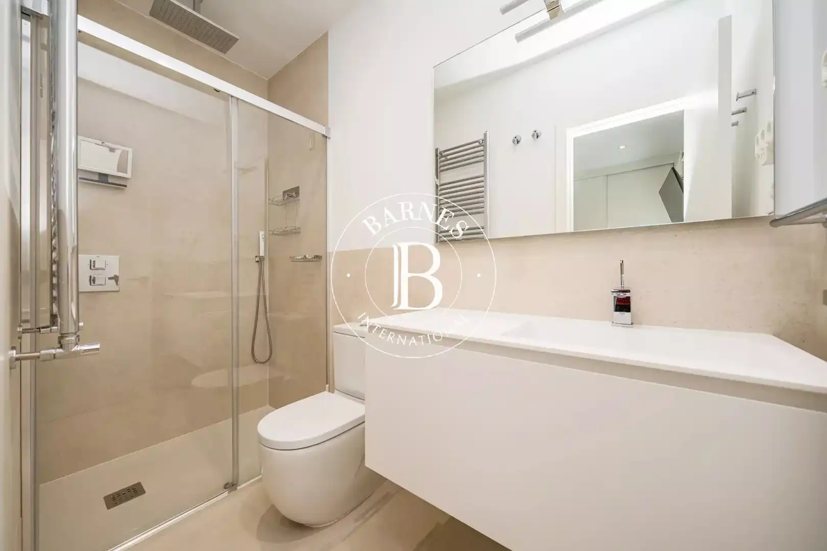 Badezimmer von Wohnung zum Verkauf in Madrid mit Klimaanlage, Heizung und Abstellraum