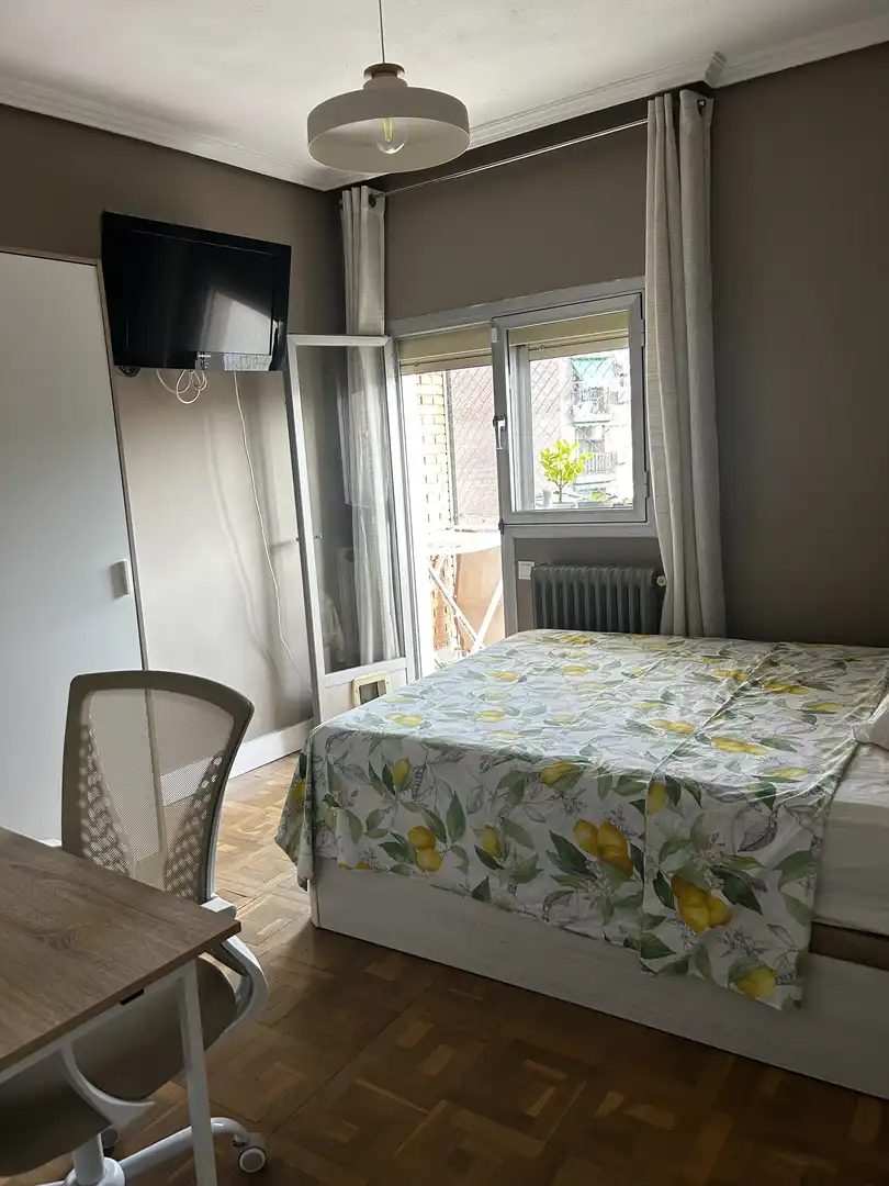 Bedroom of Flat for share in Centro