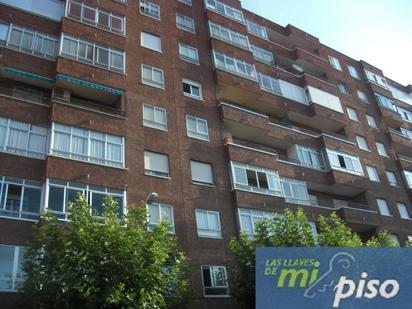 Exterior view of Flat for sale in Valladolid Capital  with Terrace and Balcony