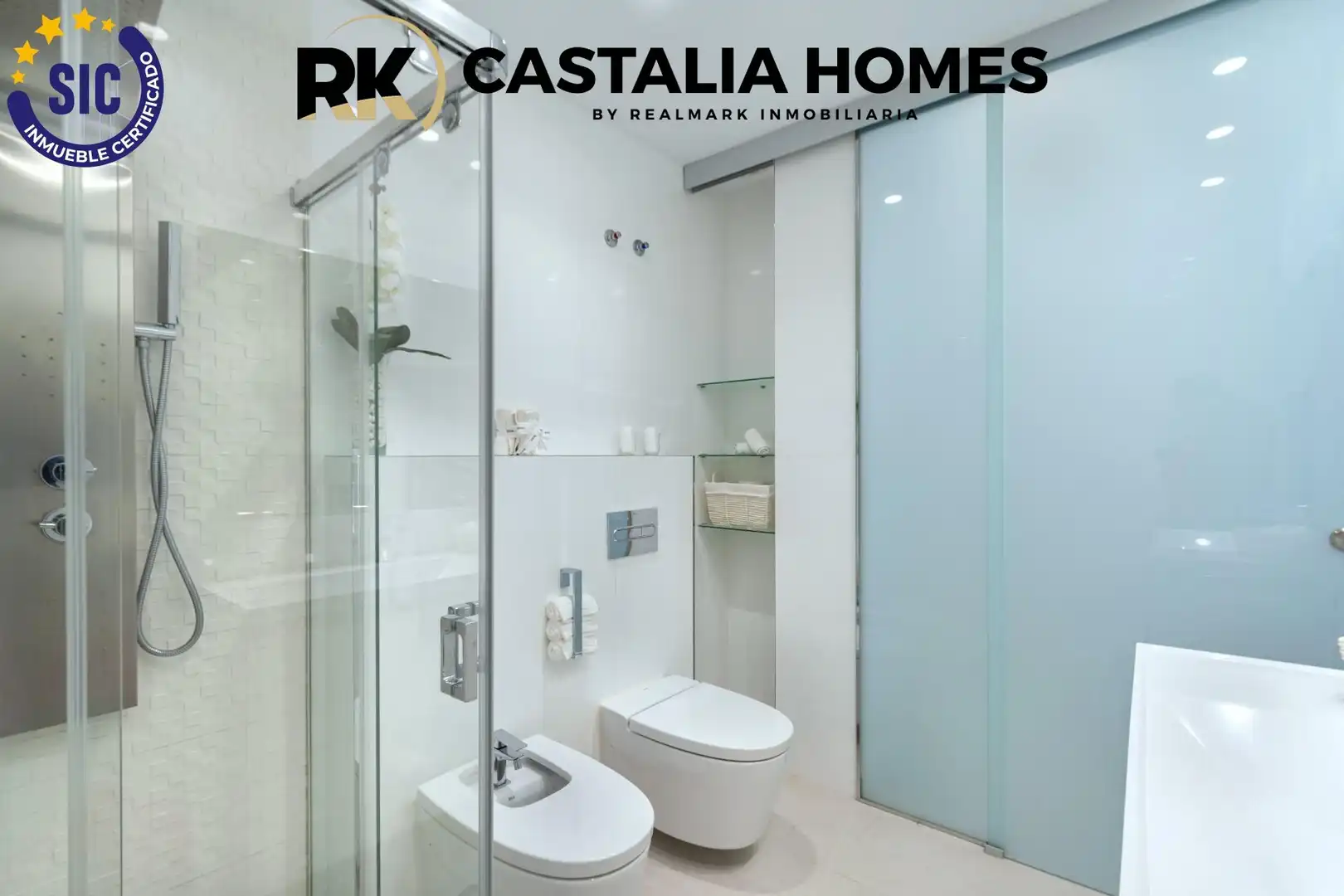 Badezimmer von Einfamilien-Reihenhaus zum Verkauf in Castellón de la Plana / Castelló de la Plana mit Klimaanlage, Privatgarten und Terrasse