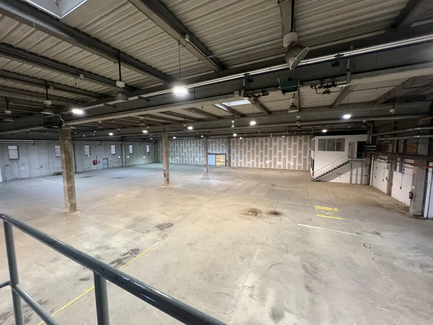 Fabrikhallen zur Miete in Massanes