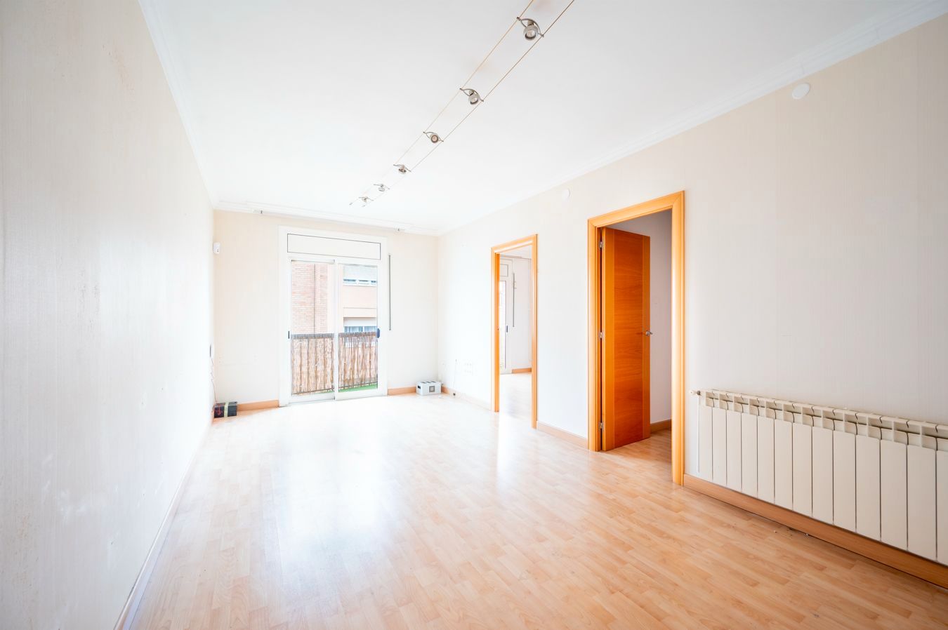 Vista exterior de Pis en venda en Rubí amb Calefacció, Parquet i Forn