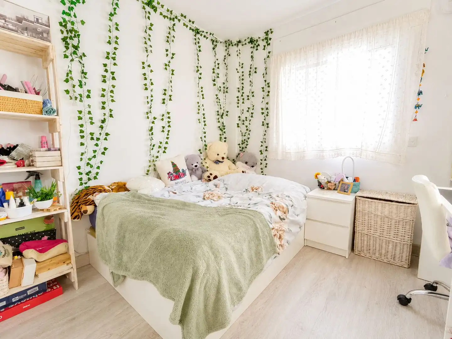 Bedroom of Flat for sale in Fuengirola  with Air Conditioner, Parquet flooring and Furnished