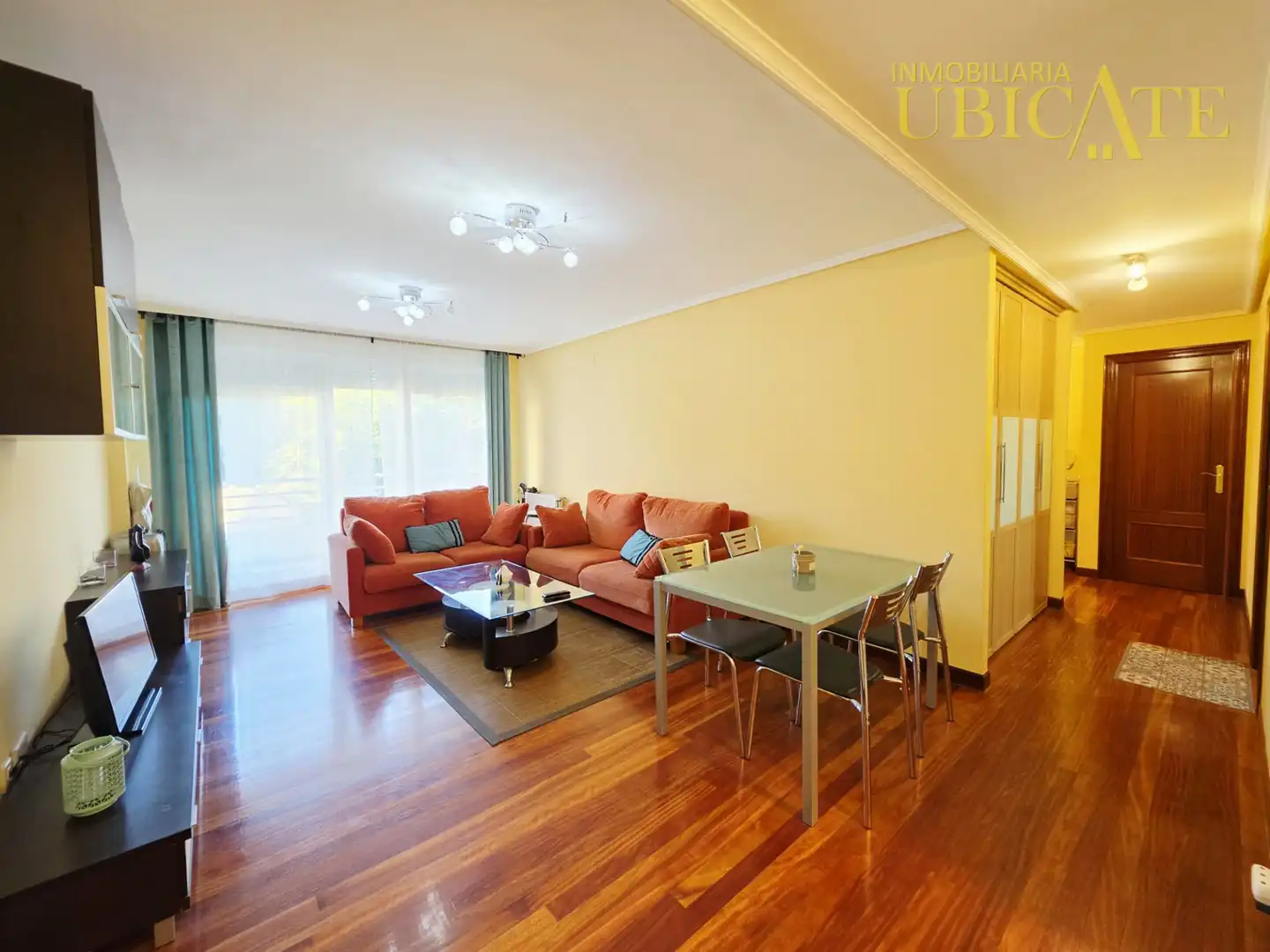 Vista exterior de Piso en venta en Castro-Urdiales con Calefacción, Parquet y Terraza