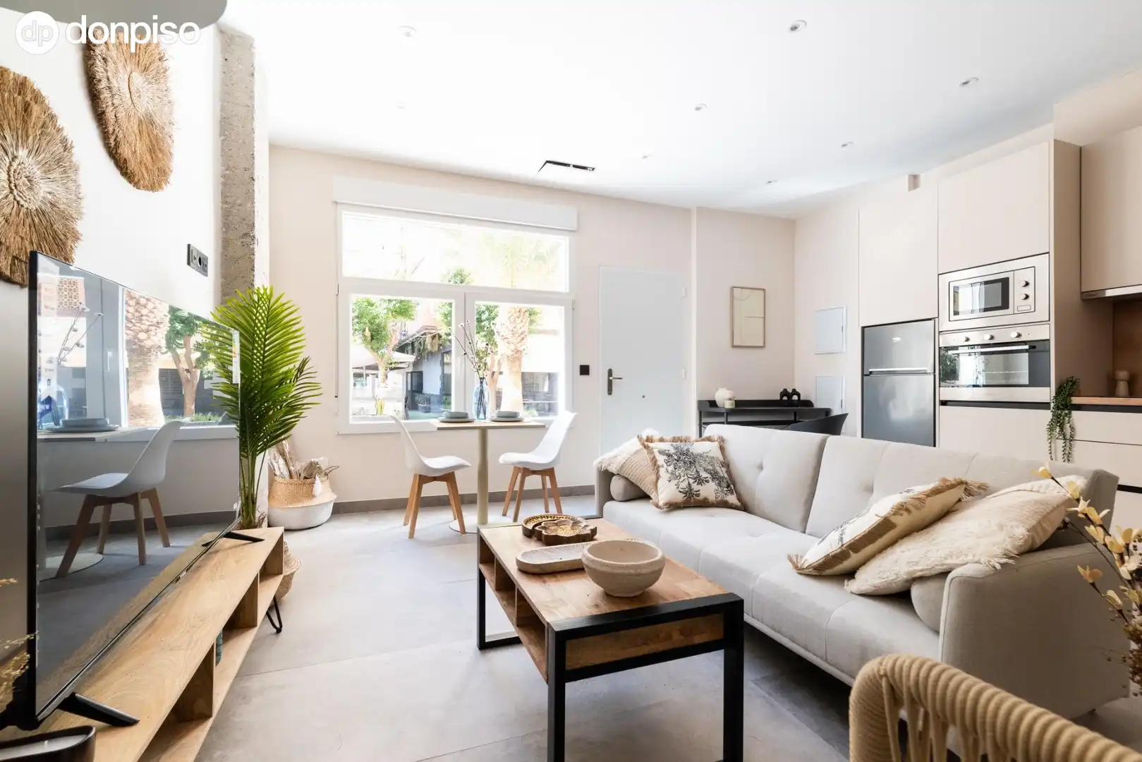 Sala de estar de Estudio en venta en Granada con Aire acondicionado, Calefacción y Amueblado