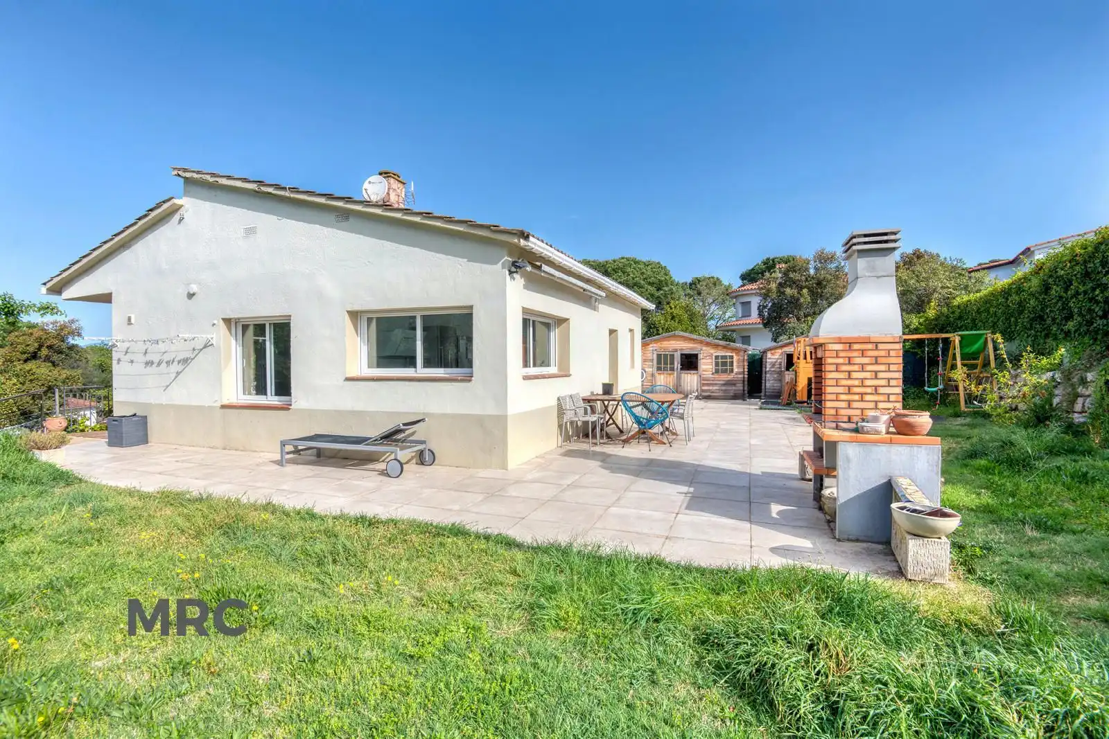 Vista exterior de Casa o xalet en venda en Llagostera amb Aire condicionat, Terrassa i Alarma