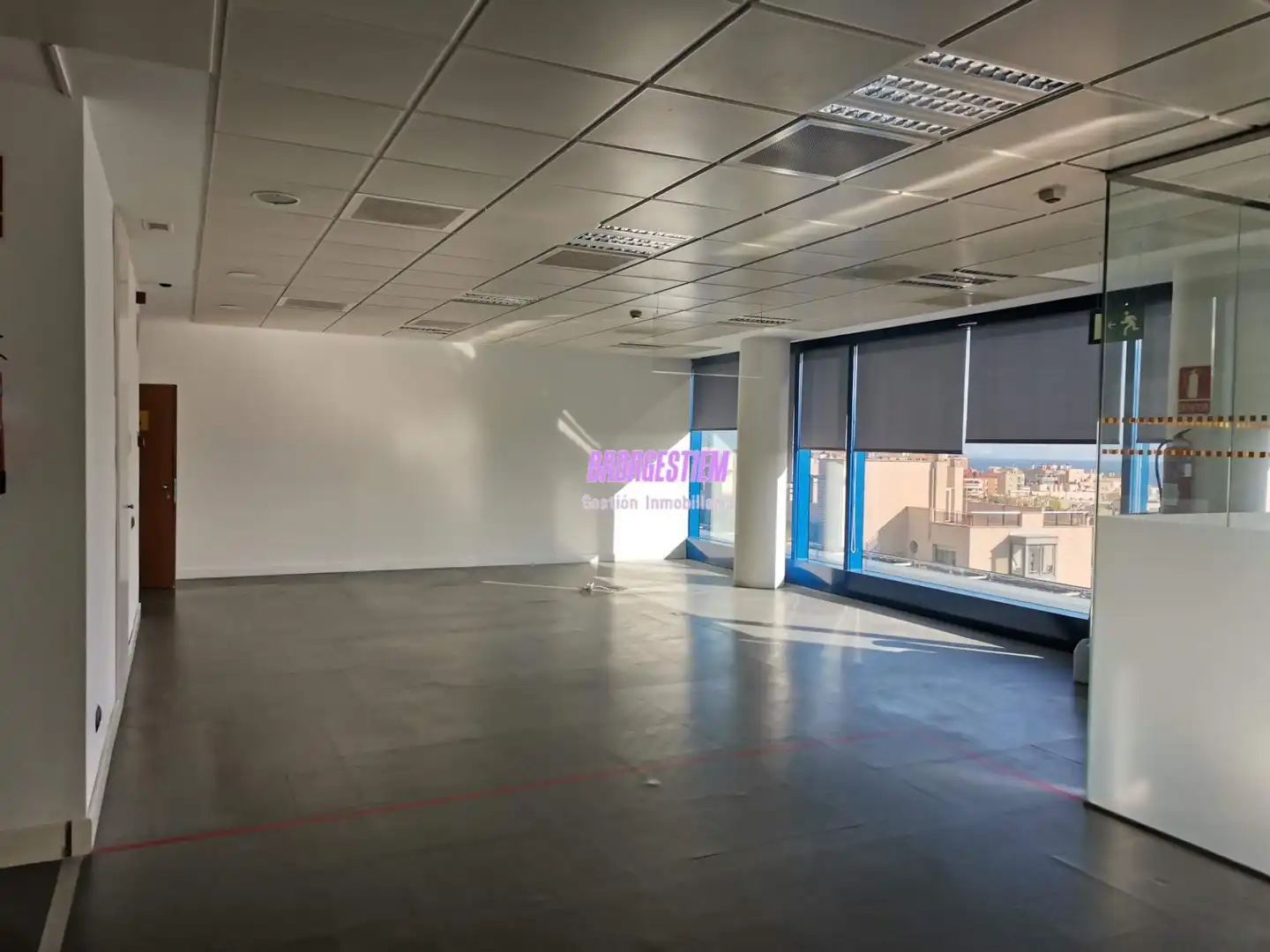 Oficina de alquiler en Badalona