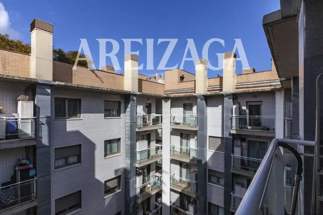 Außenansicht von Wohnung zum Verkauf in Donostia - San Sebastián  mit Heizung, Terrasse und Balkon