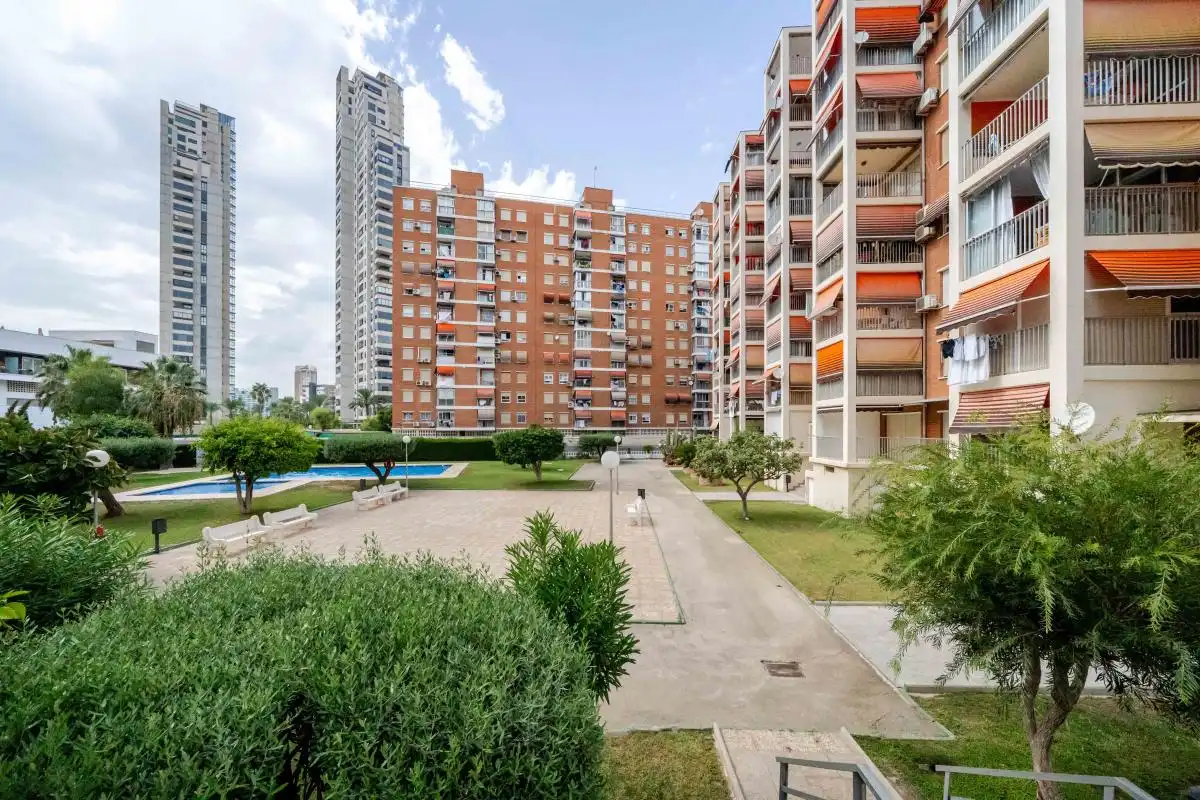 Vista exterior de Piso en venta en Benidorm con Aire acondicionado, Calefacción y Jardín privado
