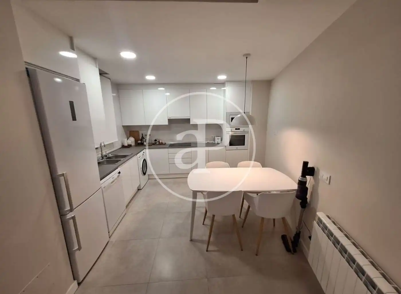 Wohnung zur Miete in Av. de Peris i Valero, Mont-Olivet