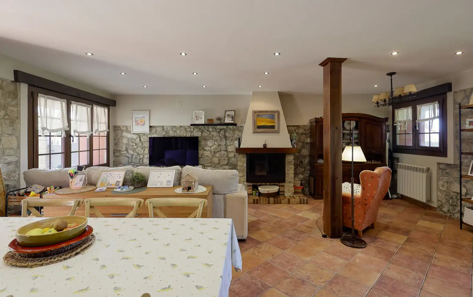 Sala d'estar de Casa o xalet en venda en Gijón  amb Calefacció, Jardí privat i Parquet
