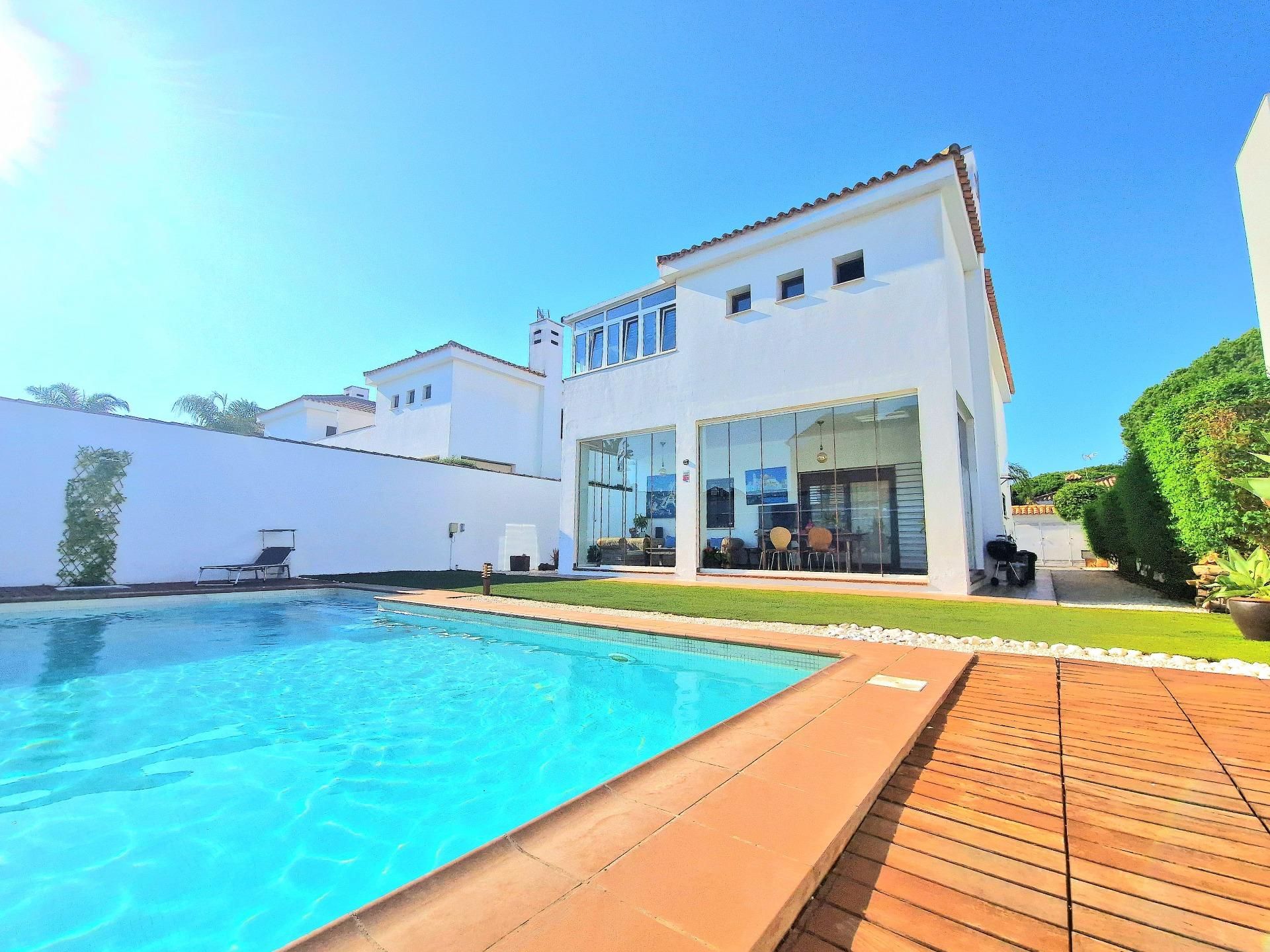 Swimming pool of House or chalet for sale in Chiclana de la Frontera  with Air Conditioner, Heating and Private garden