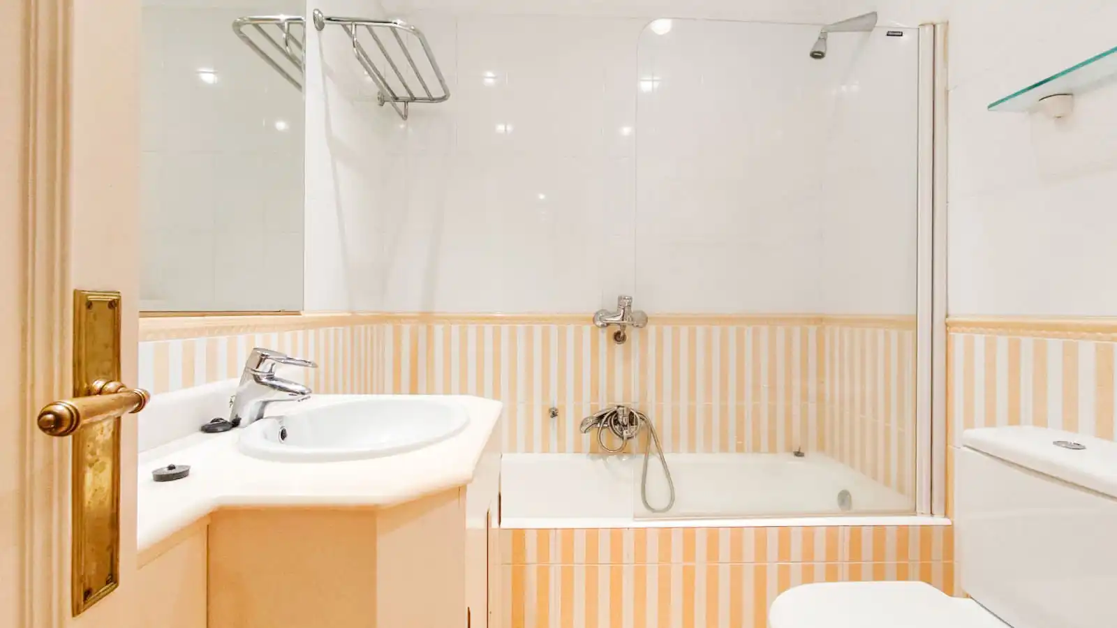 Baño de Piso en venta en Donostia - San Sebastián  con Calefacción, Balcón y Alarma