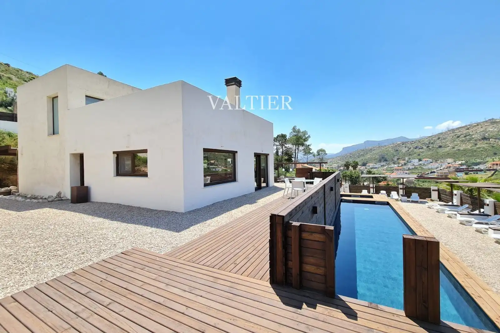 Vista exterior de Casa o xalet en venda en Gandia amb Aire condicionat, Piscina i Moblat