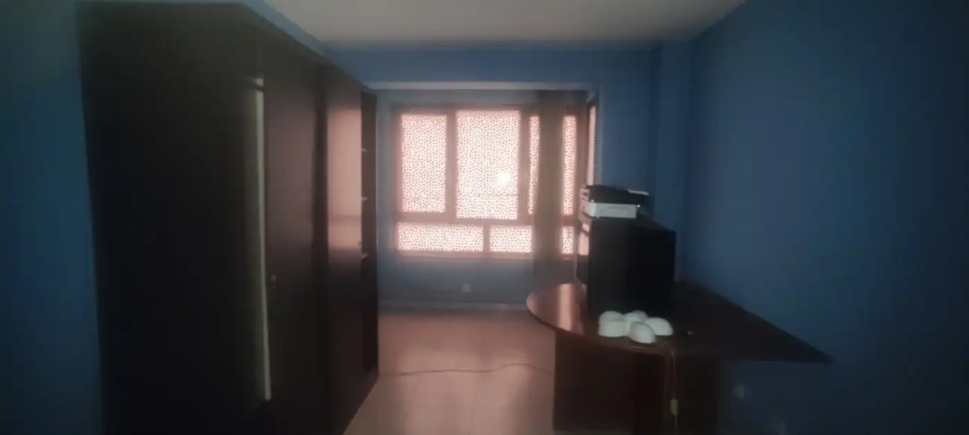 Habitación de Oficina de alquiler en Torrelavega  con Amueblado