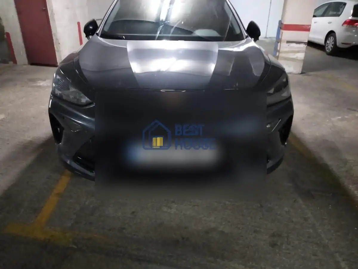 Parking de Piso de alquiler en León Capital  con Calefacción, Parquet y Amueblado