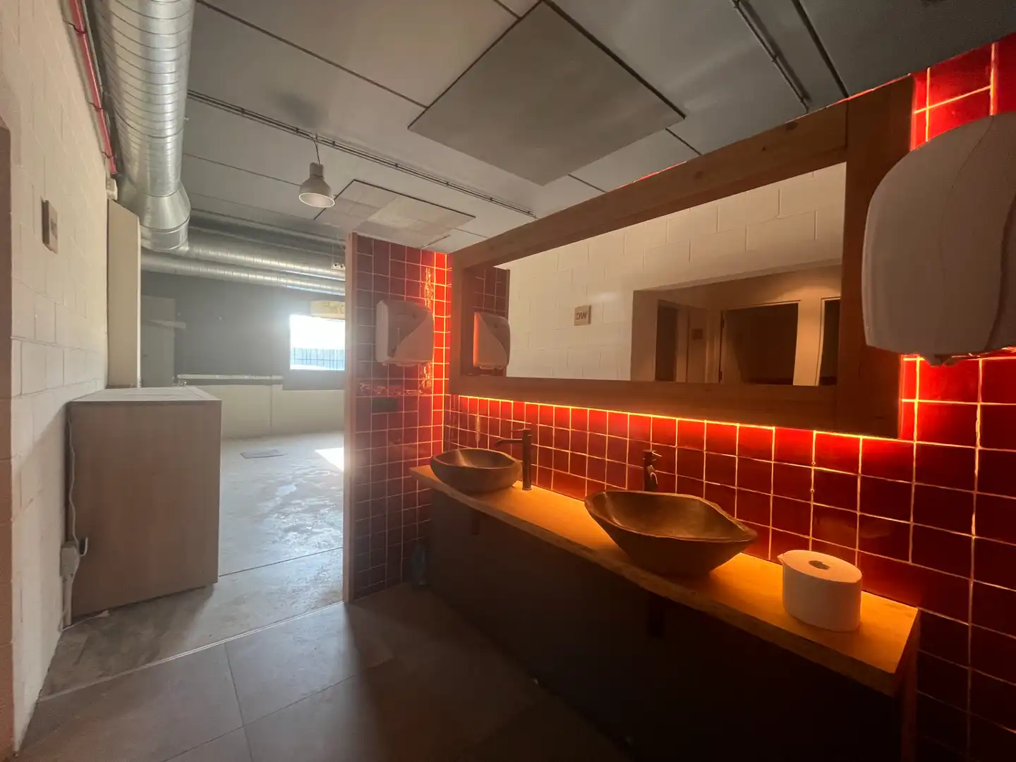 Badezimmer von Fabrikhallen zur Miete in La Cellera de Ter mit Heizung