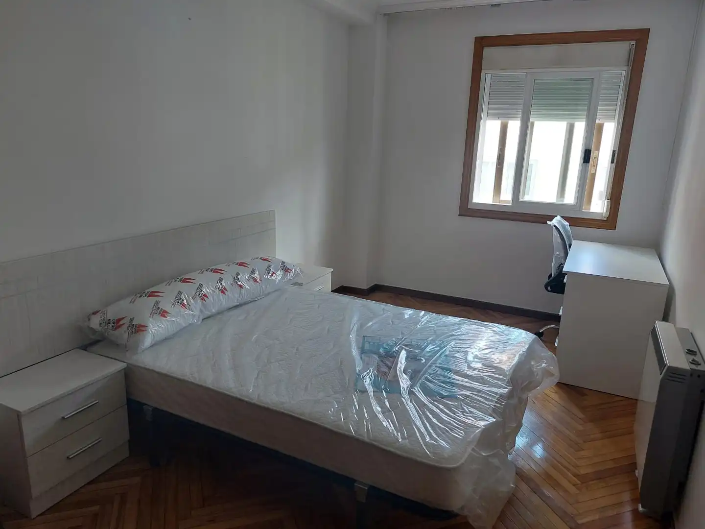 Bedroom of Flat for rent in Santiago de Compostela   with Heating, Furnished and Oven