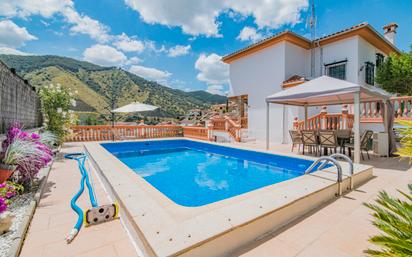 Piscina de Casa o xalet en venda en Pinos Genil amb Terrassa, Piscina i Balcó