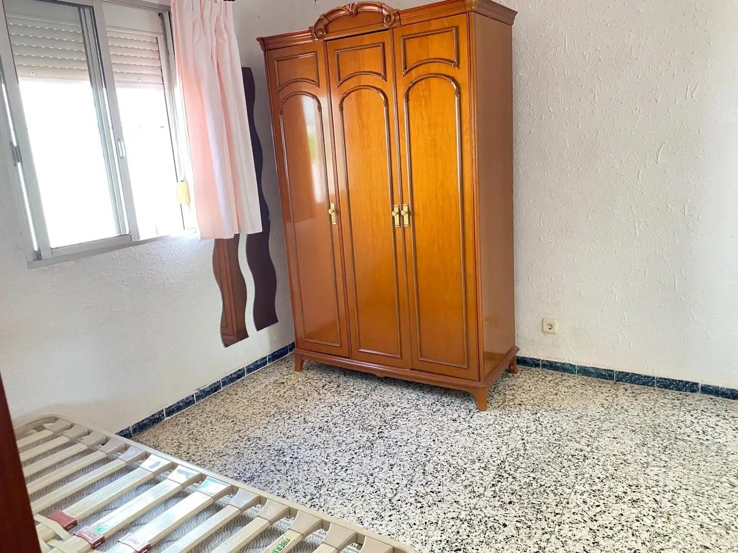 Dormitori de Casa adosada en venda en Camas amb Aire condicionat, Terrassa i Balcó