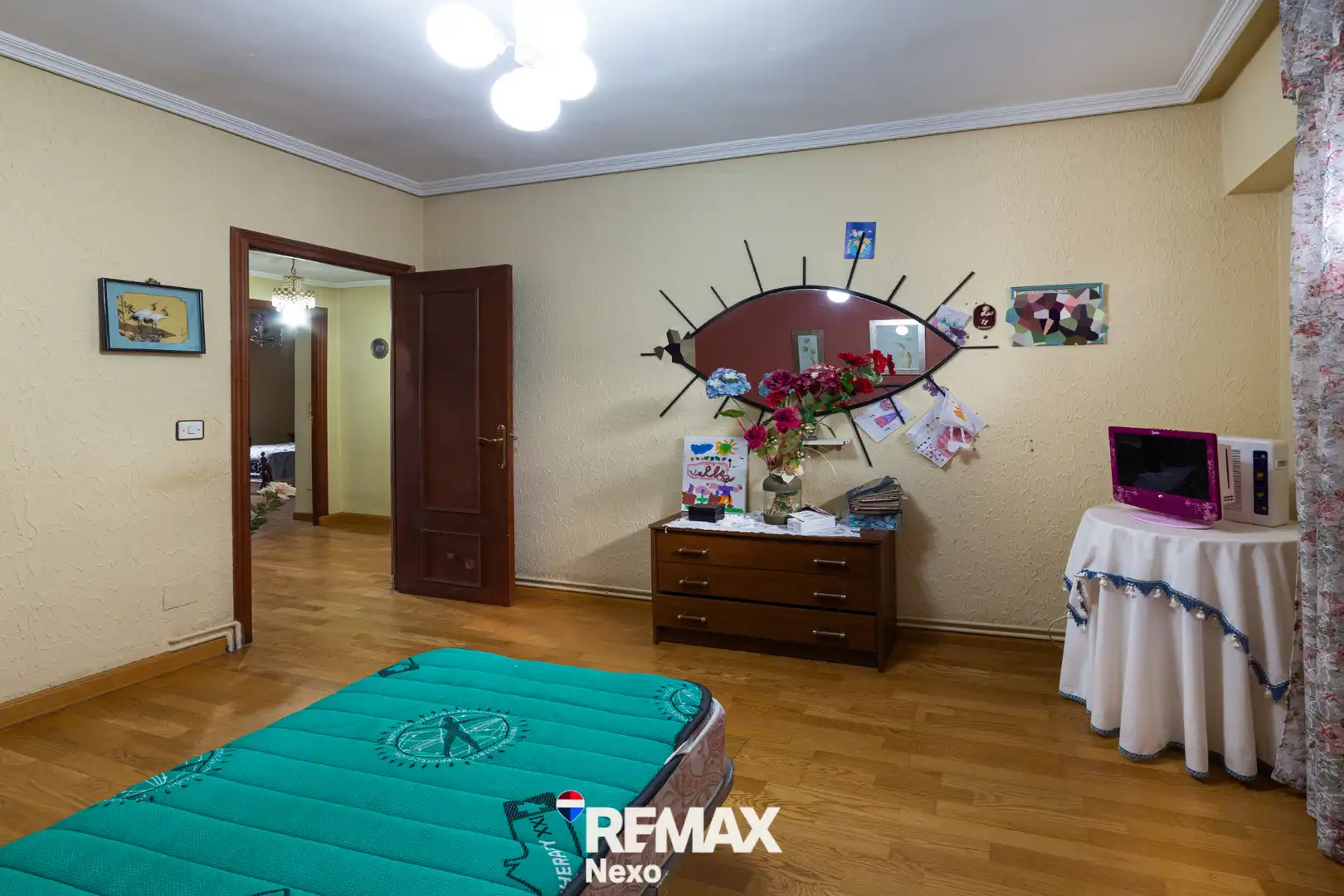 Habitación de Casa adosada en venta en Benavente con Jardín privado, Parquet y Trastero