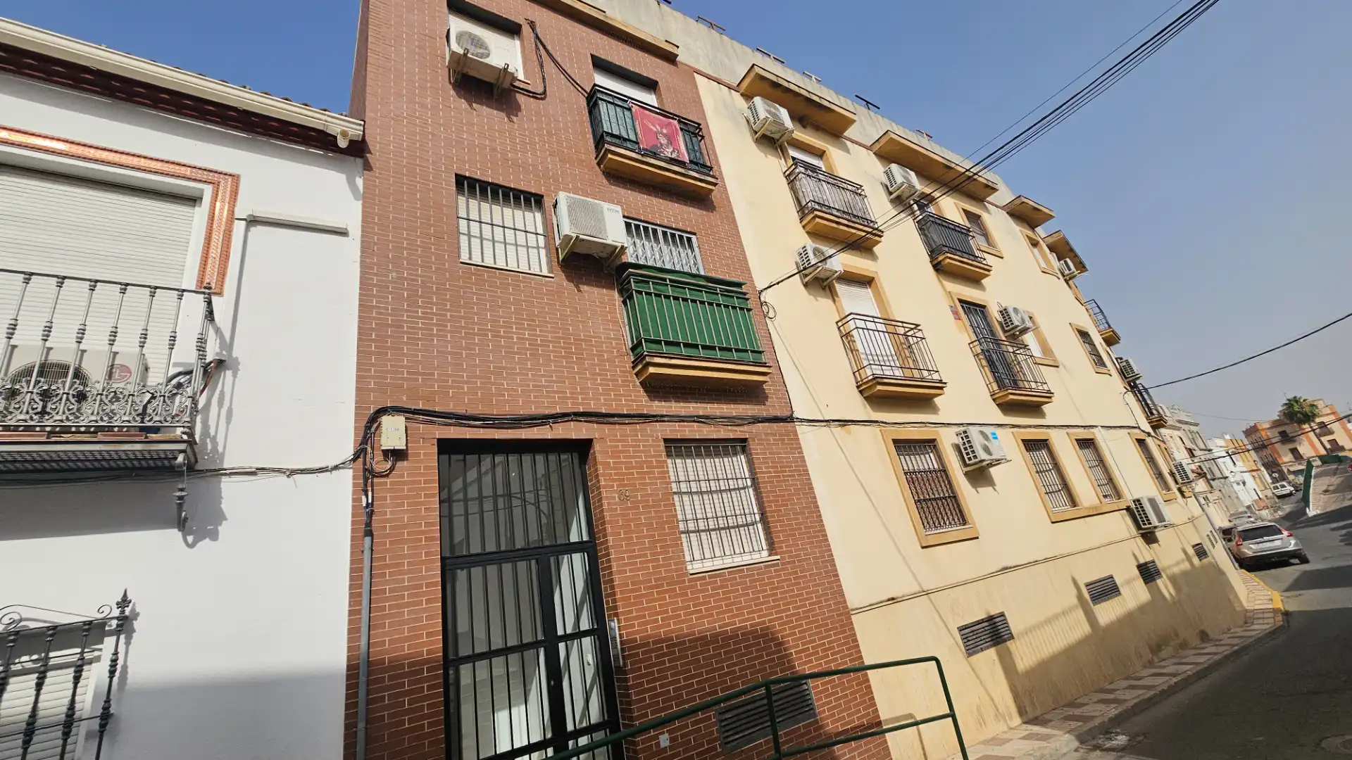 Vista exterior de Àtic en venda en Alcalá del Río amb Aire condicionat i Terrassa