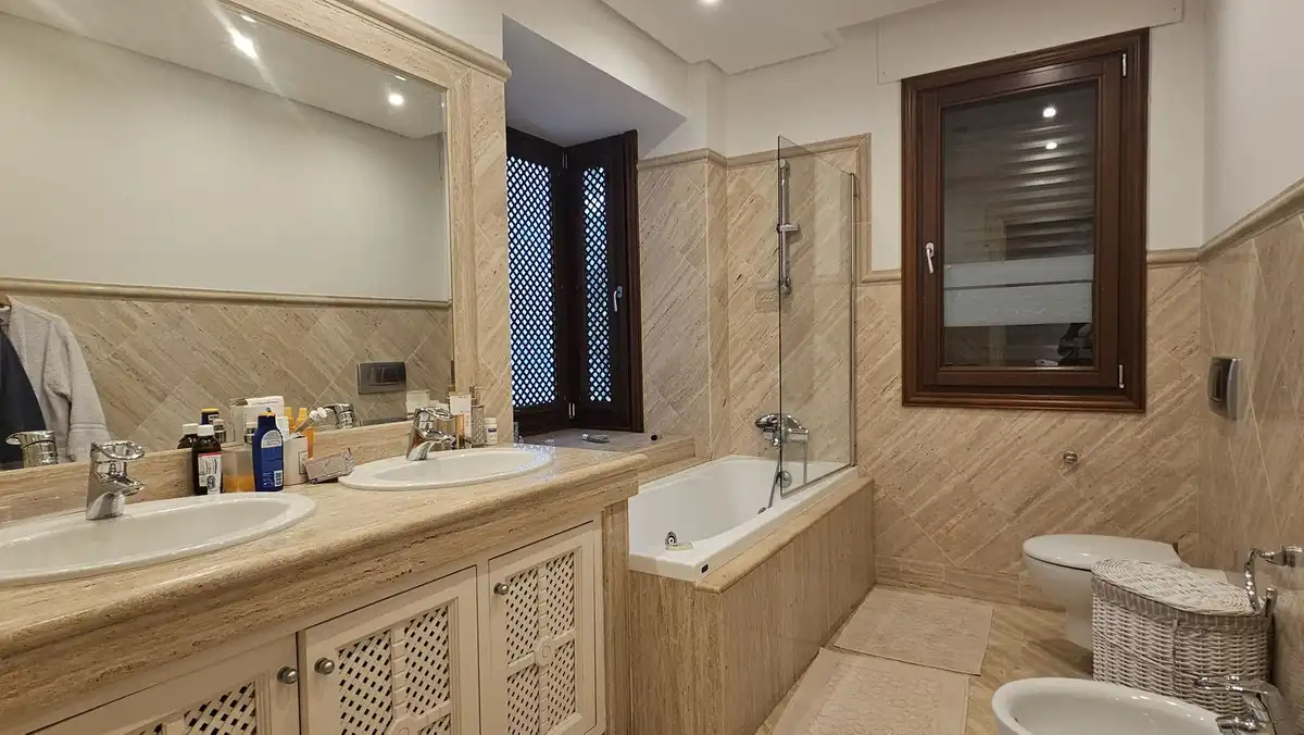 Bathroom of Flat for sale in Marbella  with Terrace, Storage room and Swimming Pool