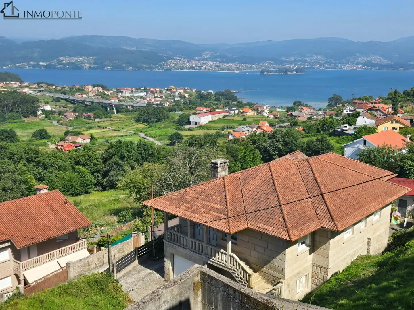 Vista exterior de Casa o xalet en venda en Vilaboa amb Jardí privat