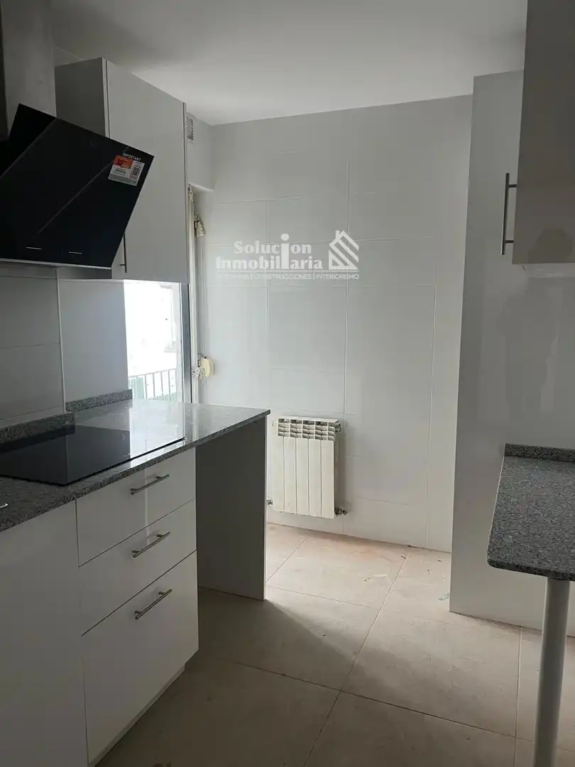 Cuina de Pis de lloguer en Salamanca amb Calefacció, Terrassa i Balcó