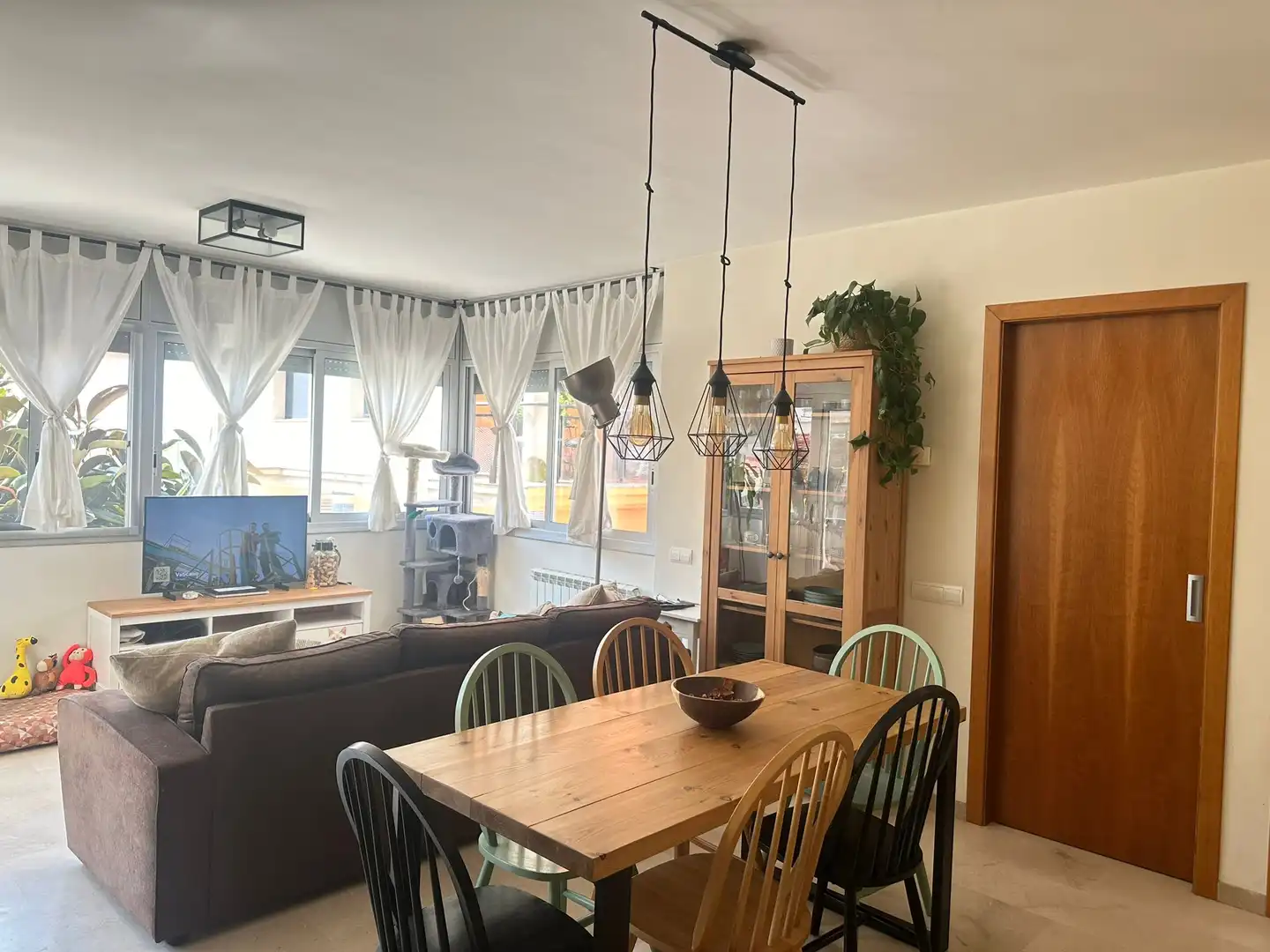 Flat for rent in Carrer de l'Hospital, Eixample - Can Bogunyà