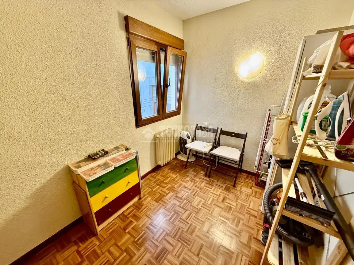 Habitación de Piso en venta en Ávila con Calefacción, Parquet y Trastero